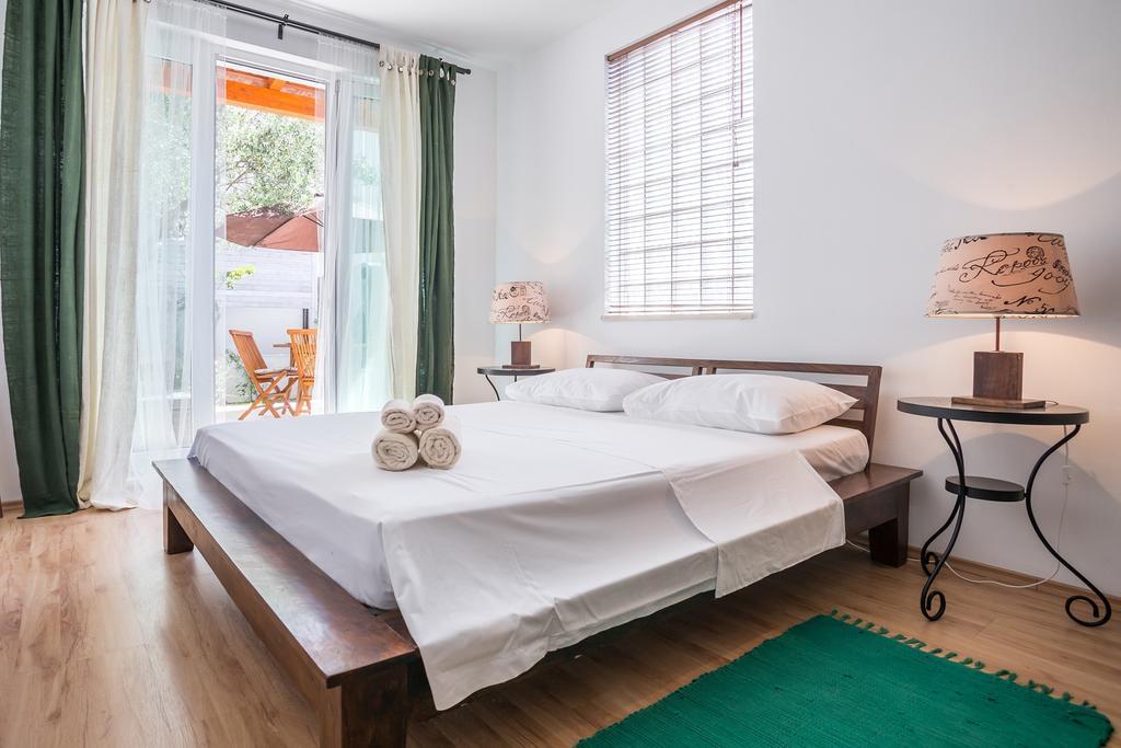 Zlatni Bol Apartments Экстерьер фото