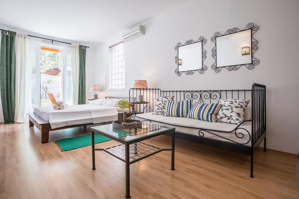 Zlatni Bol Apartments Экстерьер фото