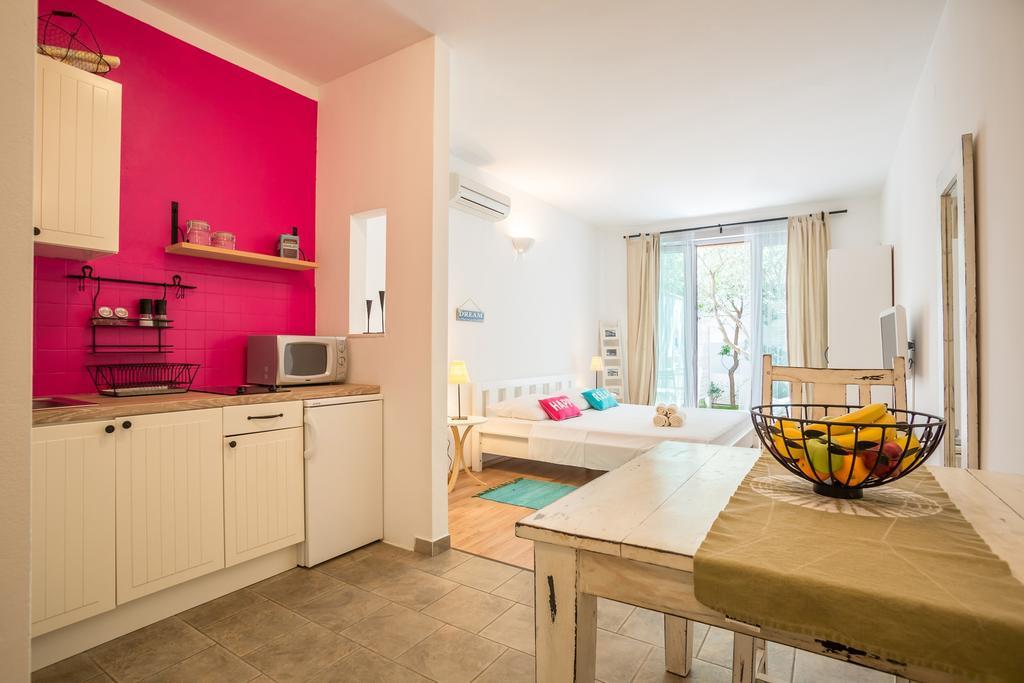 Zlatni Bol Apartments Номер фото