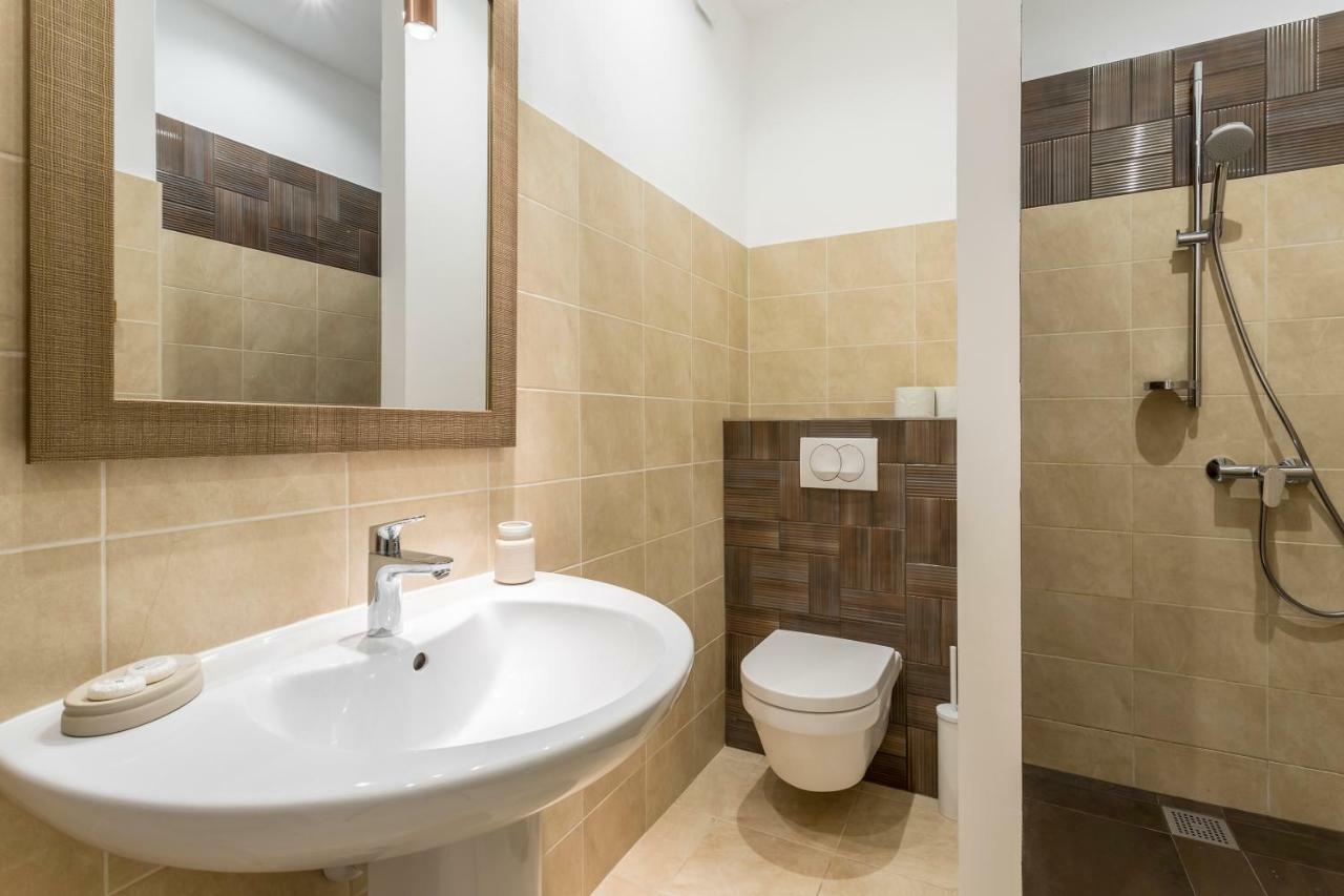 Zlatni Bol Apartments Экстерьер фото